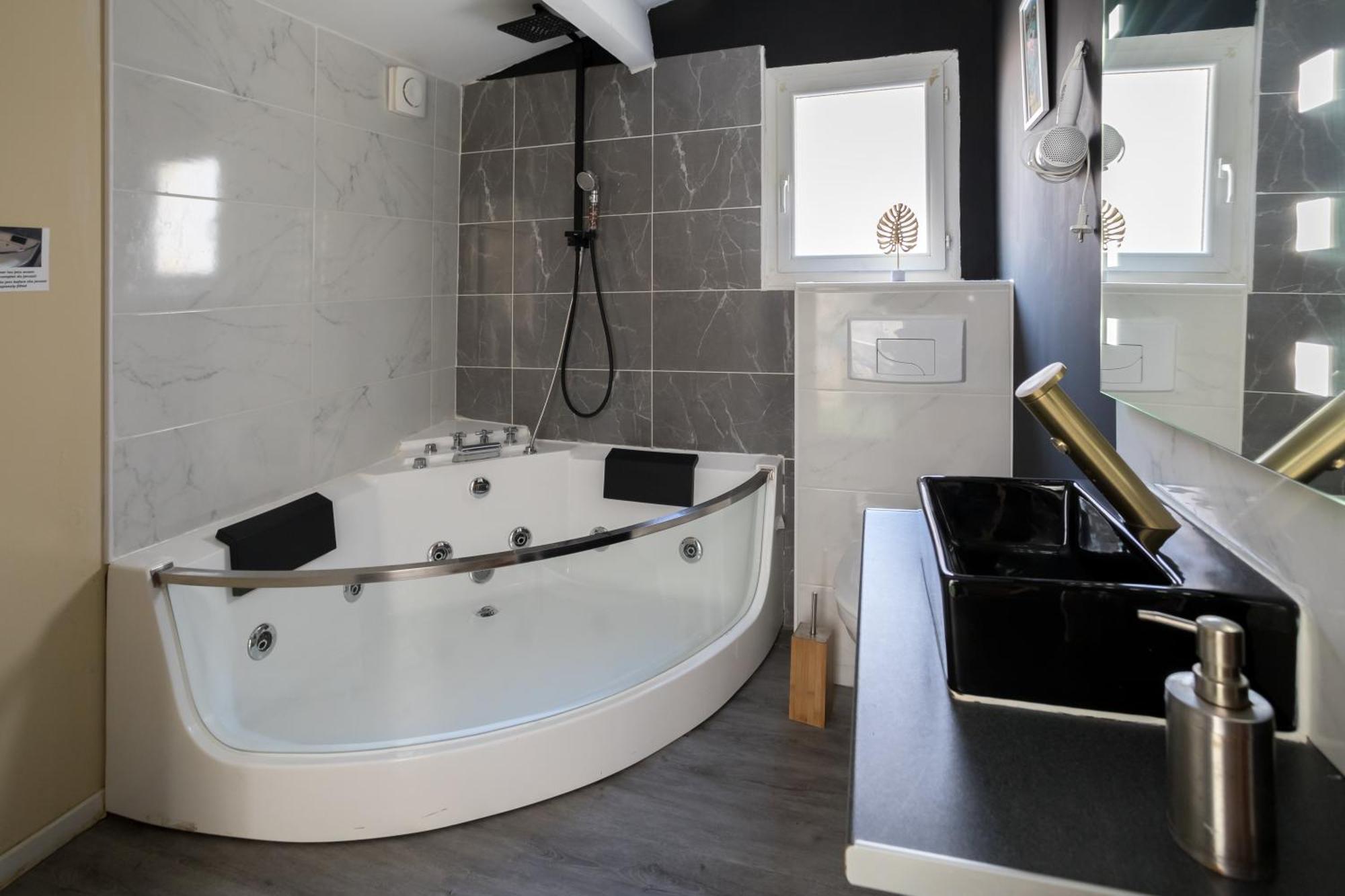 Ferienwohnung Jacuzzi Terrasse Centre Narbonne Exterior foto