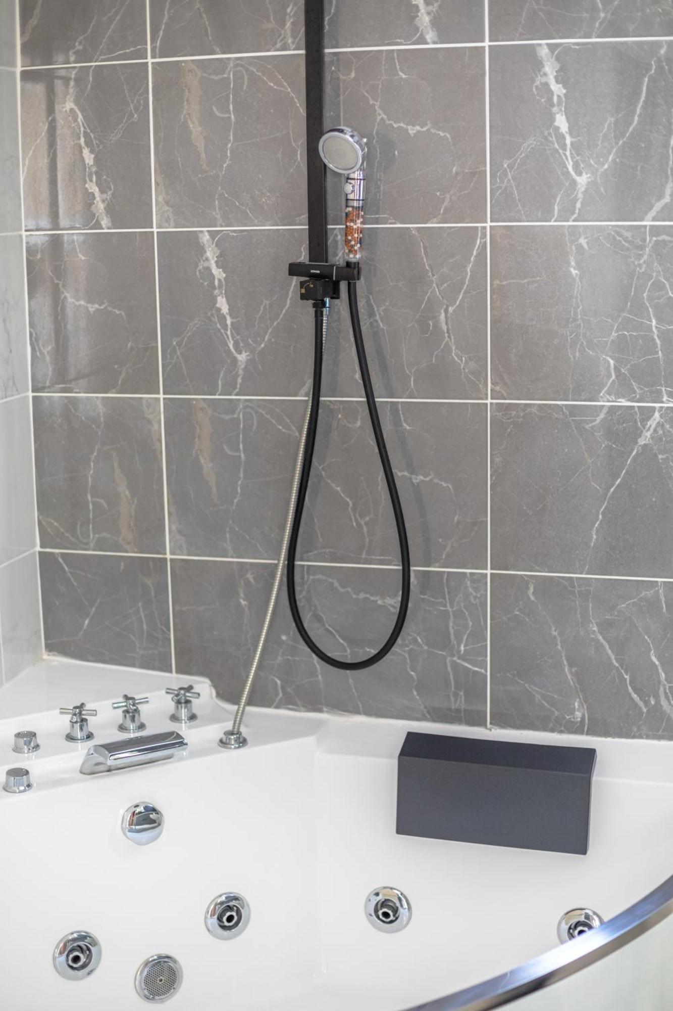 Ferienwohnung Jacuzzi Terrasse Centre Narbonne Exterior foto